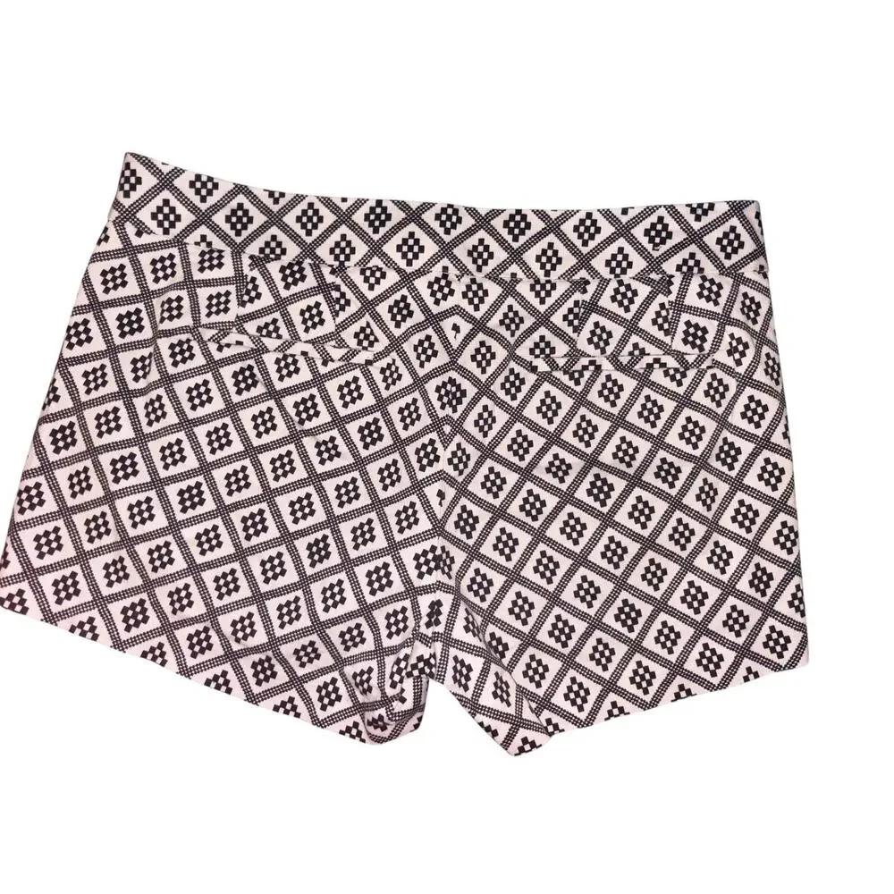 J.Crew Stretch Women’s Shorts Size 6 Black & Ivory Geometric Print Casual Preppy - Picture 3 of 4